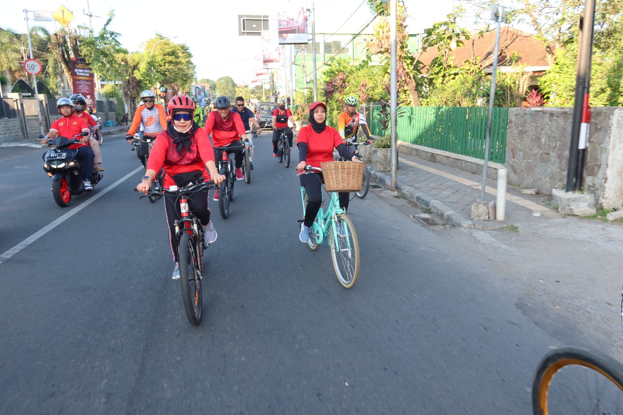 Ribuan Pesepeda Gowes Bareng Di Kampus Tegalboto Universitas Jember