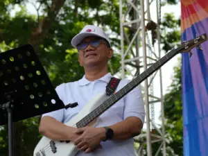 Gaungkan Tak Lelah Cintai Indonesia, Rektor UNEJ Ajak Mahasiswa Baru Nyanyikan Tanah Airku Sambil Ngeband