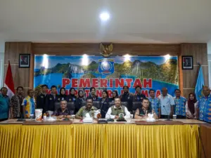 Mahasiswa KKN Universitas Jember dan Warga Warimak: Bersama Wujudkan Kampung Mandiri dari Laut