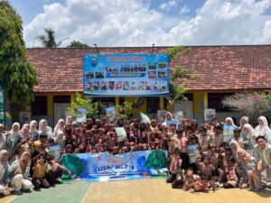 UNEJ Turun Tangan Atasi Darurat Sampah, Mahasiswa E-Healthy FKM Tanamkan Kesadaran 3R di Sekolah Dasar