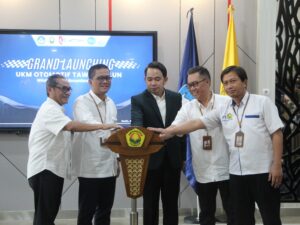 Rektor UNEJ dan Bupati Jember Launching Mobil Hemat Energi, Wilabrata DV dan Basundara E-Kart