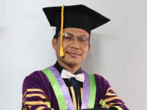 Dedikasi dalam Dunia Bahasa Mengantarkan Dosen UNEJ Menjadi Guru Besar