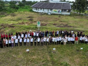 UNEJ Tanam 535 Pohon pada Kegiatan Jubung Agroforestry untuk Perkuat Kawasan Pendidikan Hijau