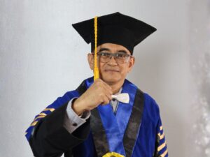 Prof. Edy Supriyanto, Guru Besar UNEJ, Kembangkan Sel Surya dari Tanaman Tropis Lokal