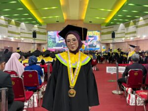Ketekunan dan Cinta Keluarga Antarkan Faiqotul Meraih Gelar Sarjana di UNEJ