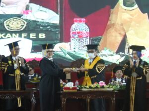 Kopi Robusta Pandalungan Jadi Inspirasi Inovasi Produk Kesehatan dalam Orasi Ilmiah Dies Natalis ke-61 Universitas Jember