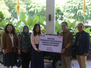 BNI Serahkan Bantuan Kendaraan Roda Tiga, Dukung Operasional Kampus Hijau UNEJ