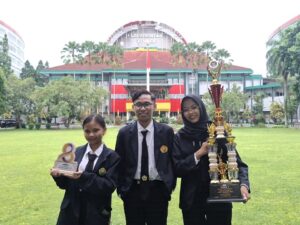 Delegasi FH UNEJ Bawa Pulang Trofi Juara 3 dari Ajang Piala MK RI 2025