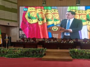 Pesan Charles Meikyansah untuk Wisudawan UNEJ: Cerdas Berinvestasi dan Bijak Berteknologi